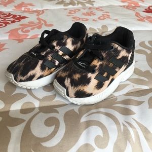 Cheetah sneakers 4c