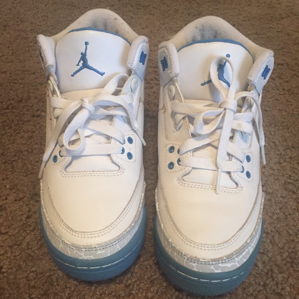 Blue Jordan 3's size 6Y (7.5 women's)