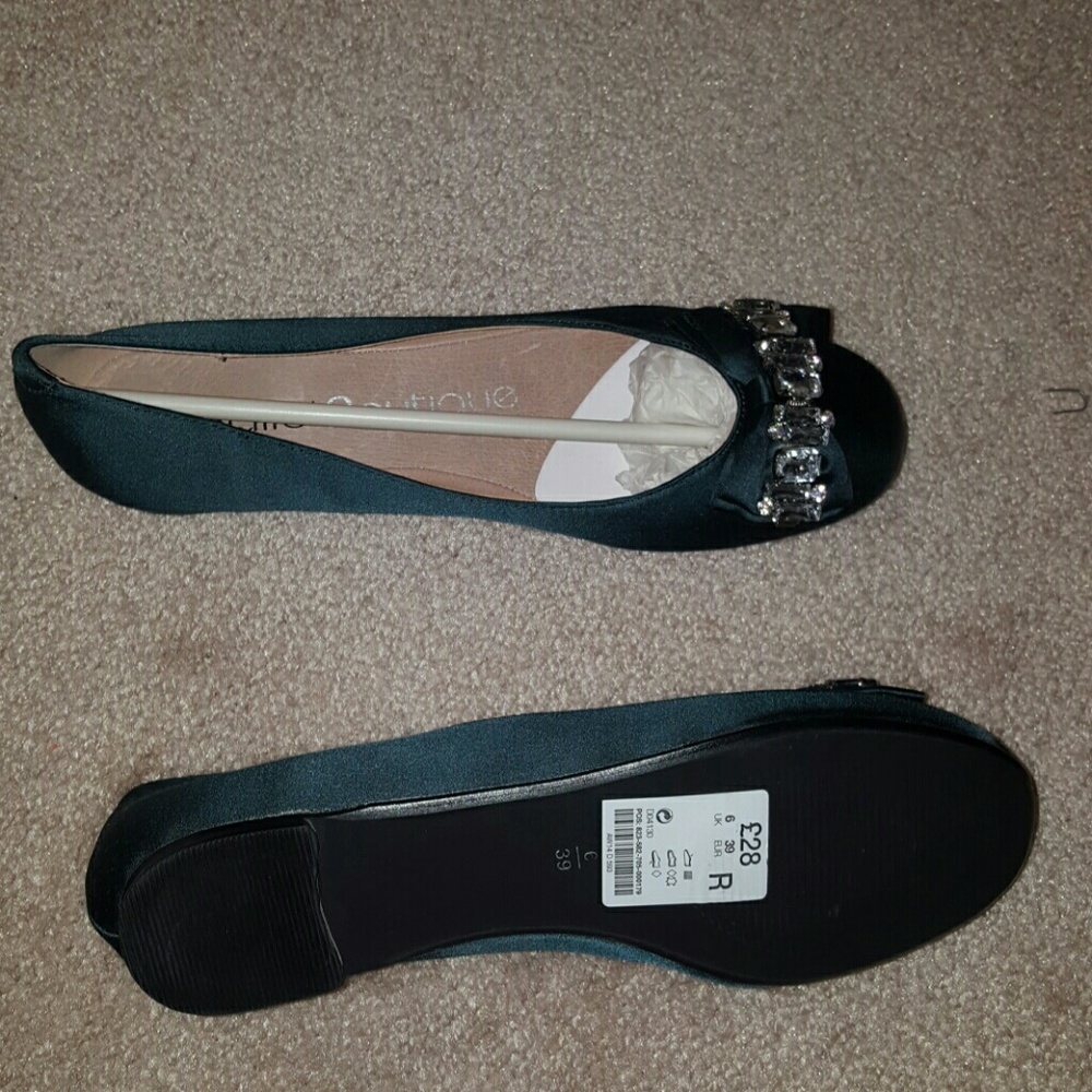 Round toe ballerina flats