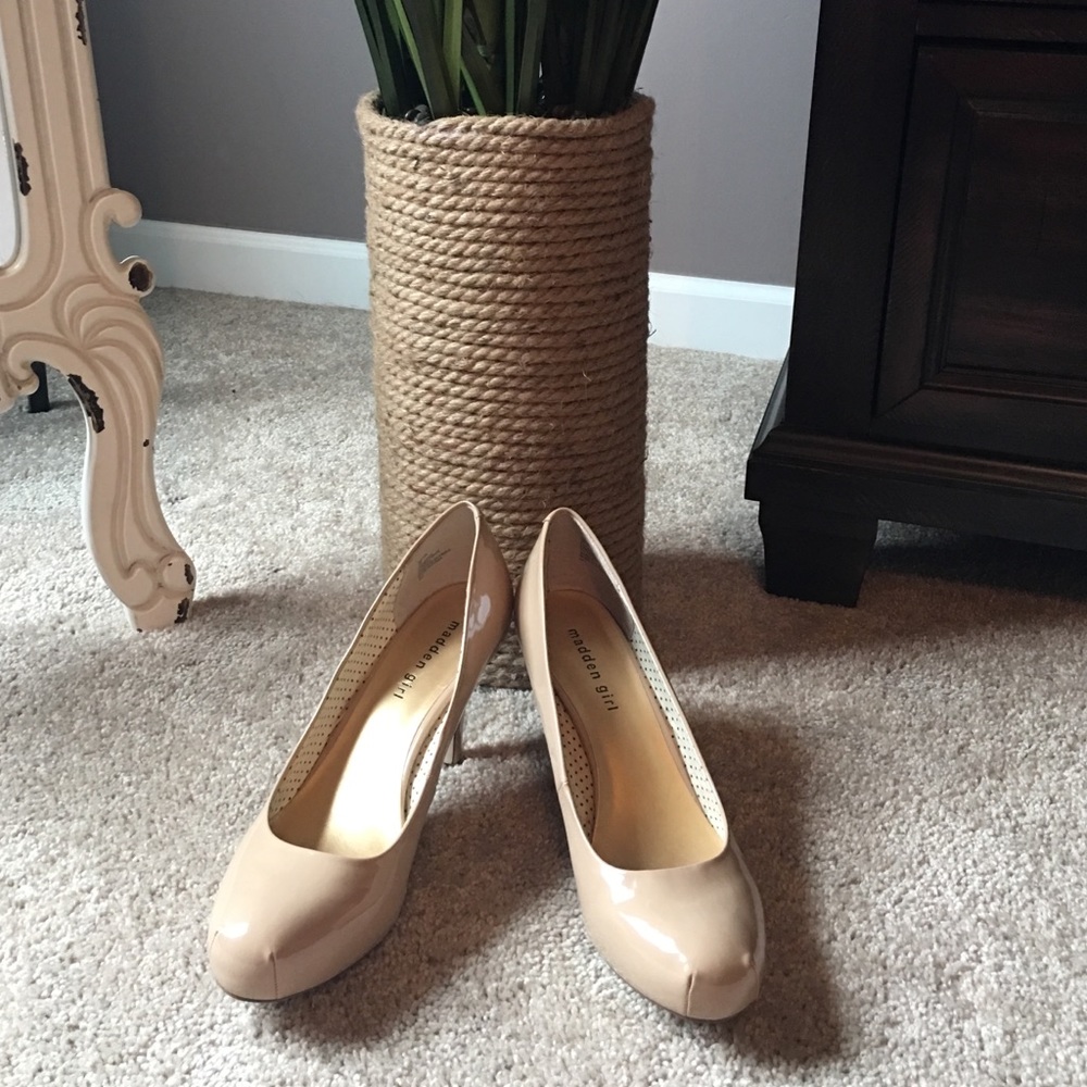 Madden girl brand taupe color 2" heels size 10