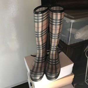 Burberry rain boots! *Authentic*