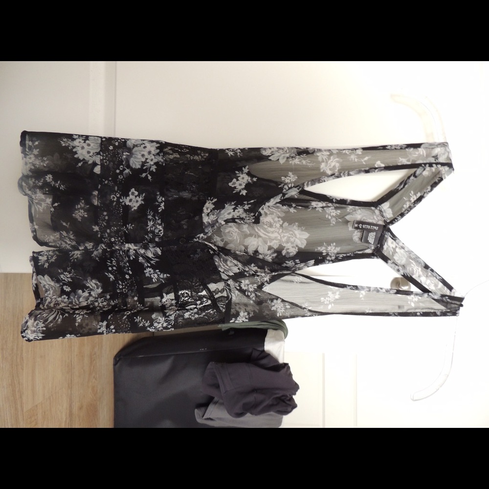 Fulltilt black/grey sheer floral top