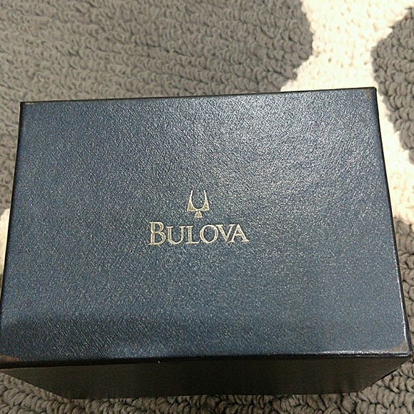 WOMAN'S BULOVA WATCH WITH CASE - Picture 2 of 3