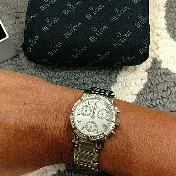 WOMAN'S BULOVA WATCH WITH CASE - Picture 3 of 3