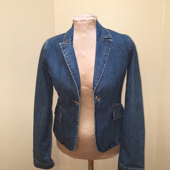 Jean Jacket - Picture 1 of 3