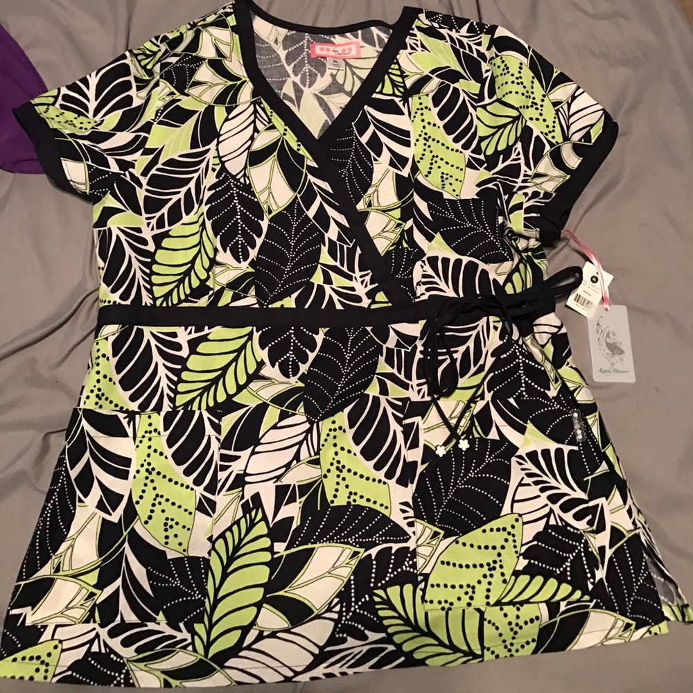 NWT koi scrub top