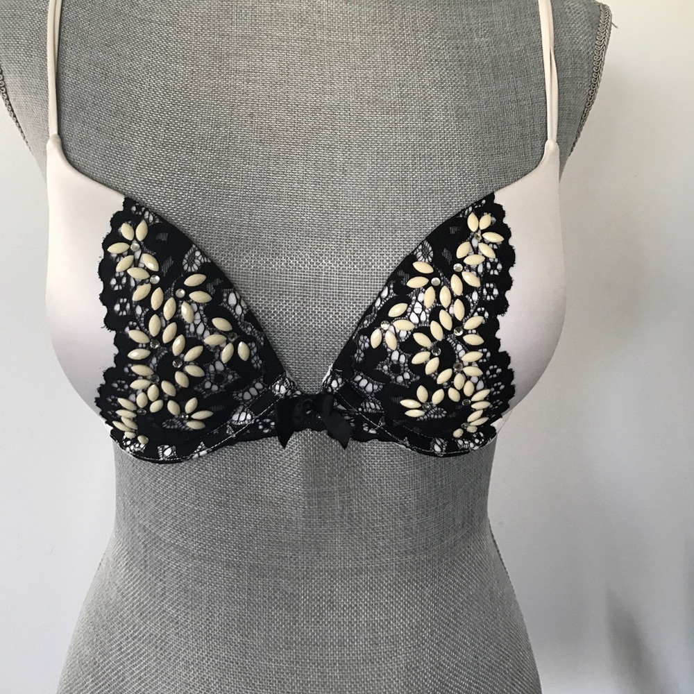 Victoria's Secret very sexy push up bra