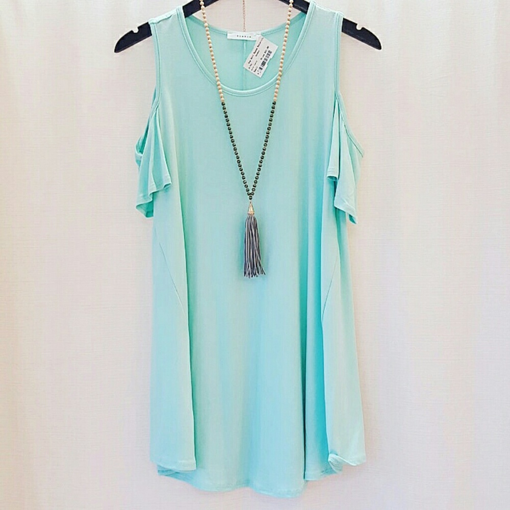 Nwot cold shoulder tunic