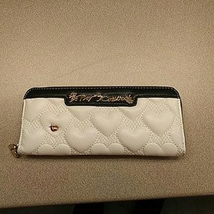White Betsey wallet