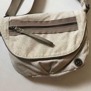 Lululemon Festival cross body purse