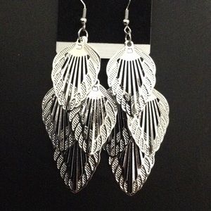 2 for $10💋Fashion dangle earrings