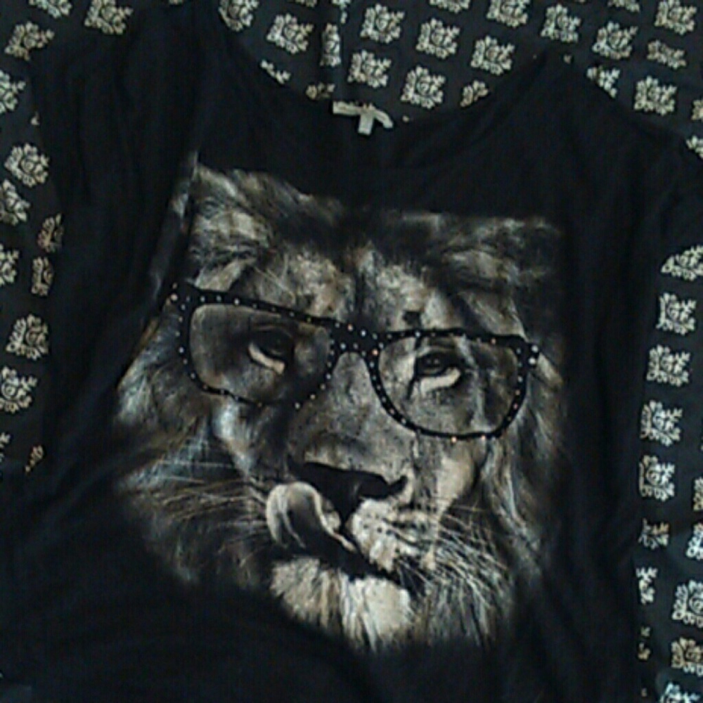 Loose Black Graphic Tee (lion)
