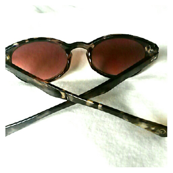 Tortoiseshell-style Sunglasses - Picture 2 of 2