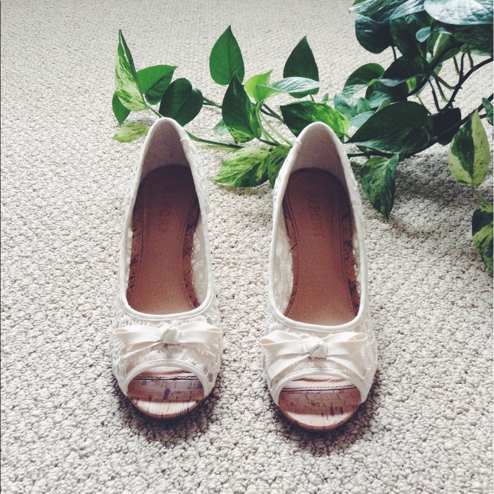 •White Wedges•