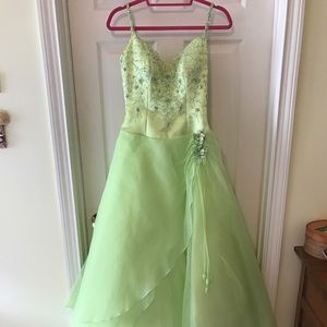 Green sparkly flirt sz 6 prom dress