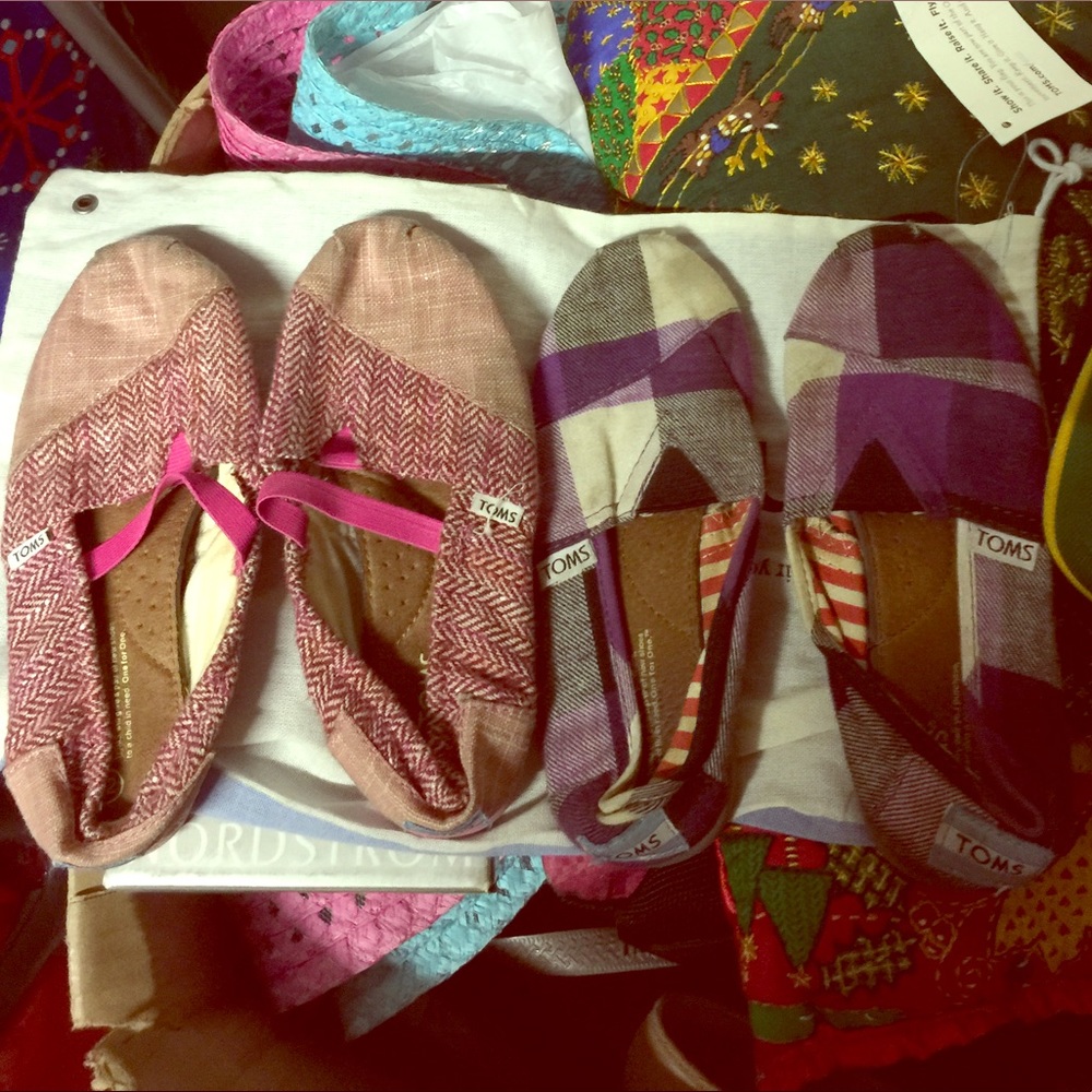 Girls toms shoes
