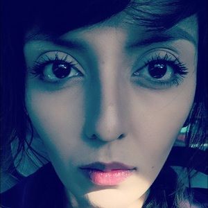 Meet your Posher, Iris