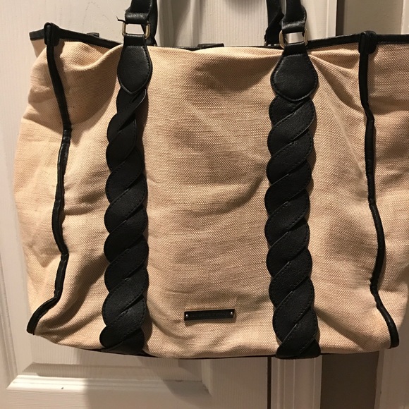 Danielle Nicole oatmeal weave black trim tote - Picture 4 of 5