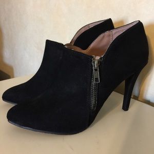 MOSSIMO ankle bootie