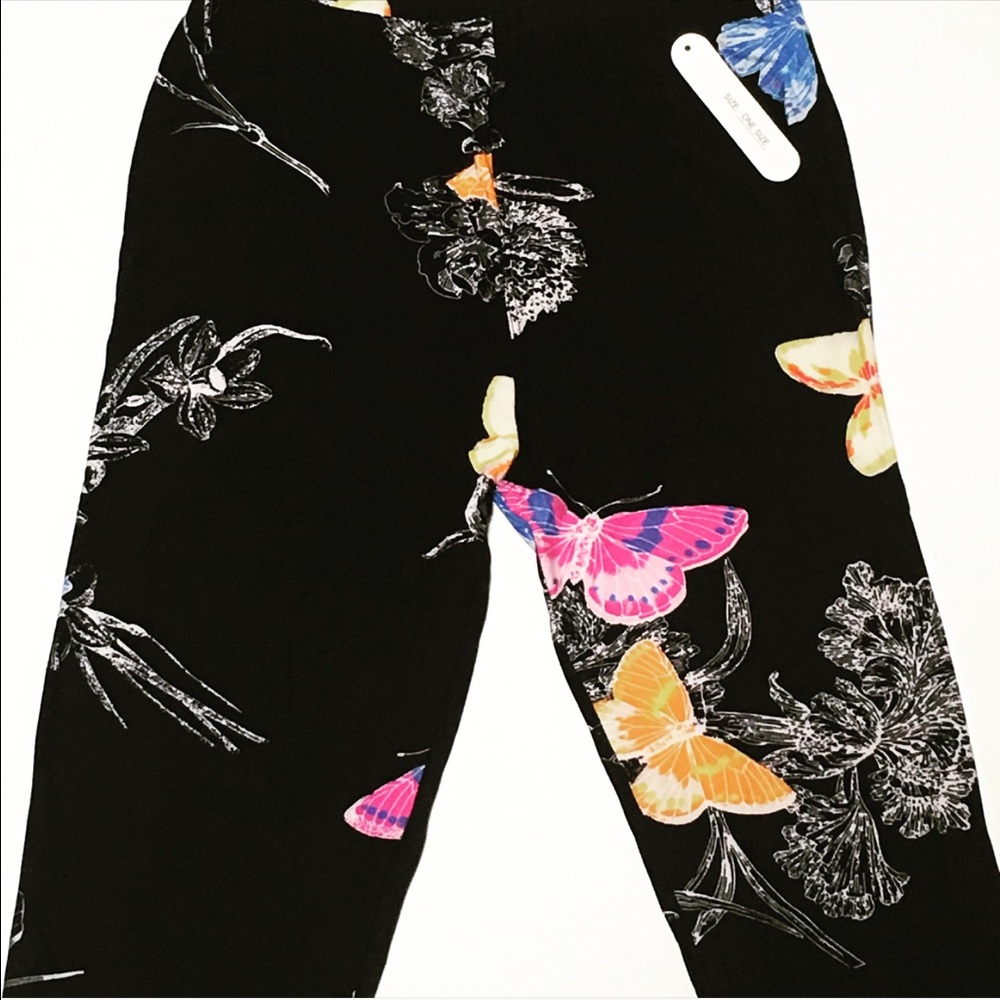 🆕Limited Print Buttery Soft Capri Leggings