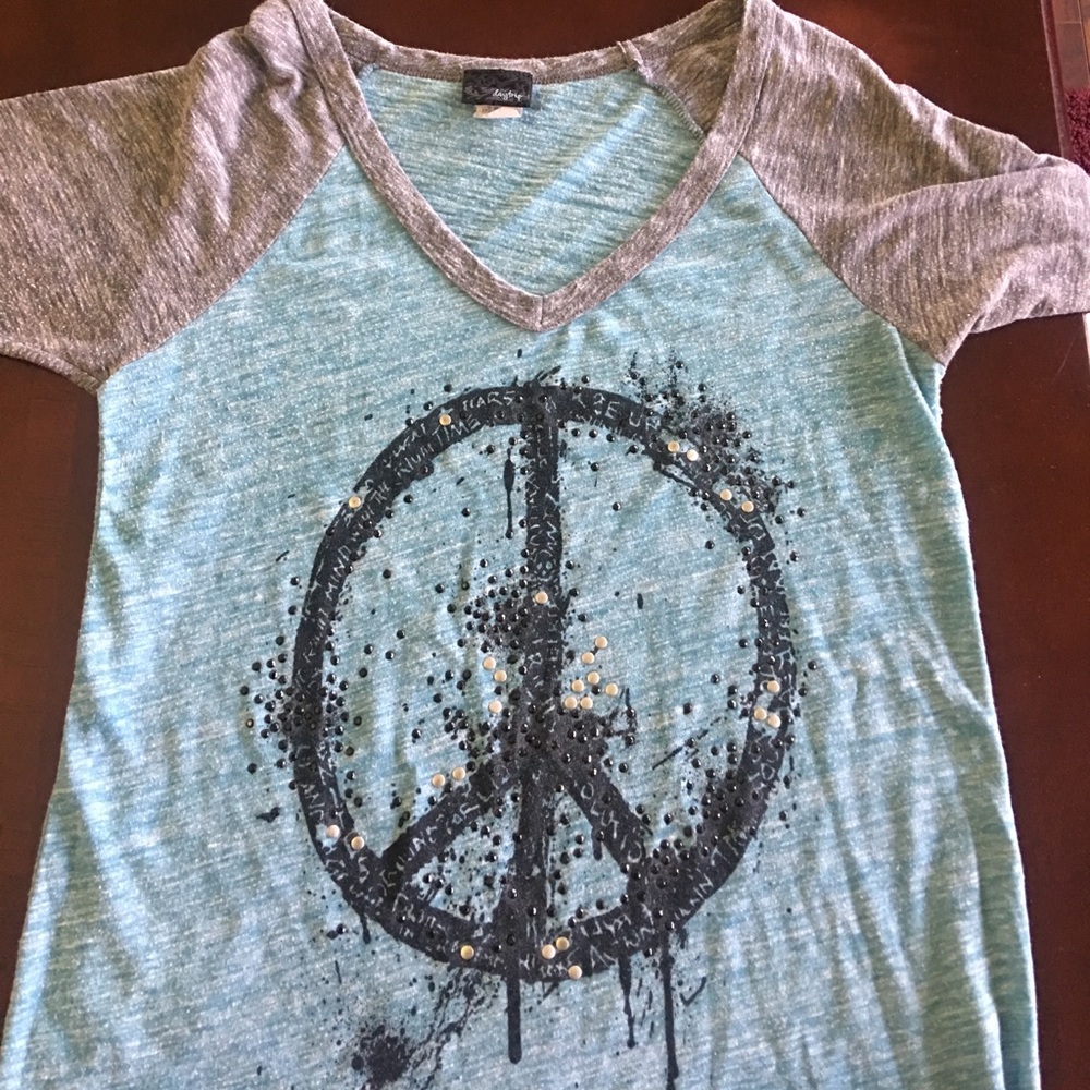 Daytrip Short Sleeve Peace Shirt Size L