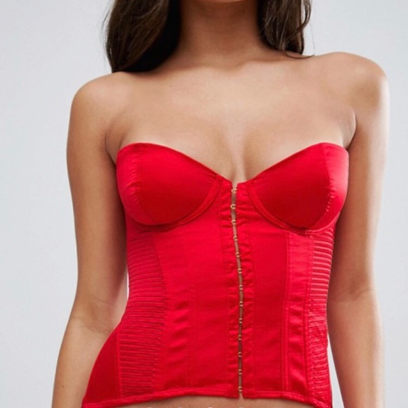 Structured Red Corset - Picture 1 of 3