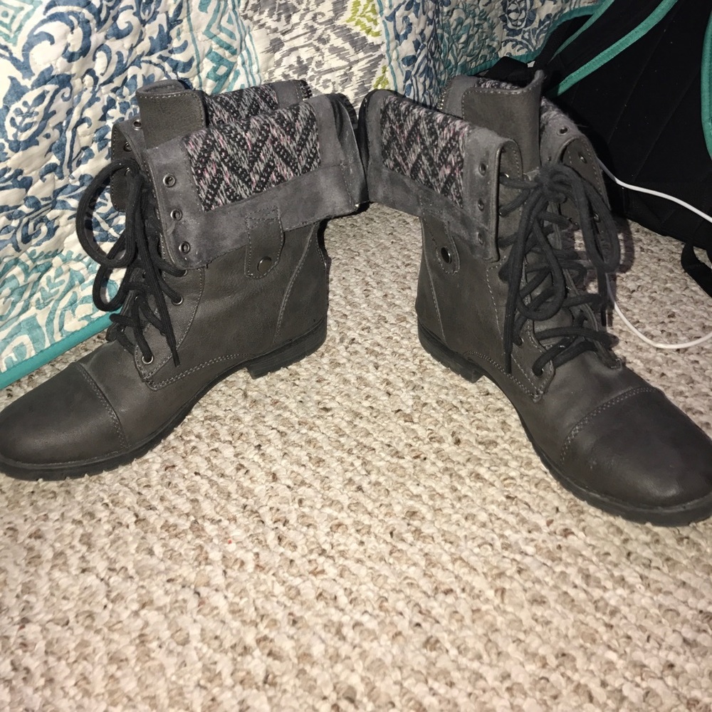 Combat boots