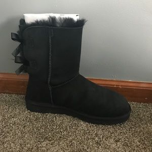 Black Bailey bow uggs