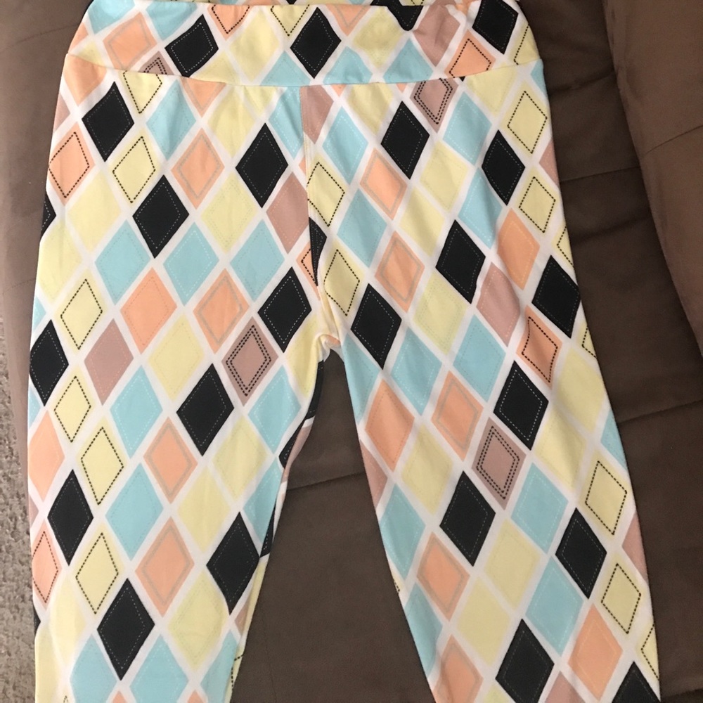 Never worn TC Lularoe leggings