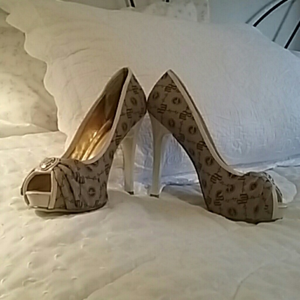 Roca Wear Peep-toe Pumps