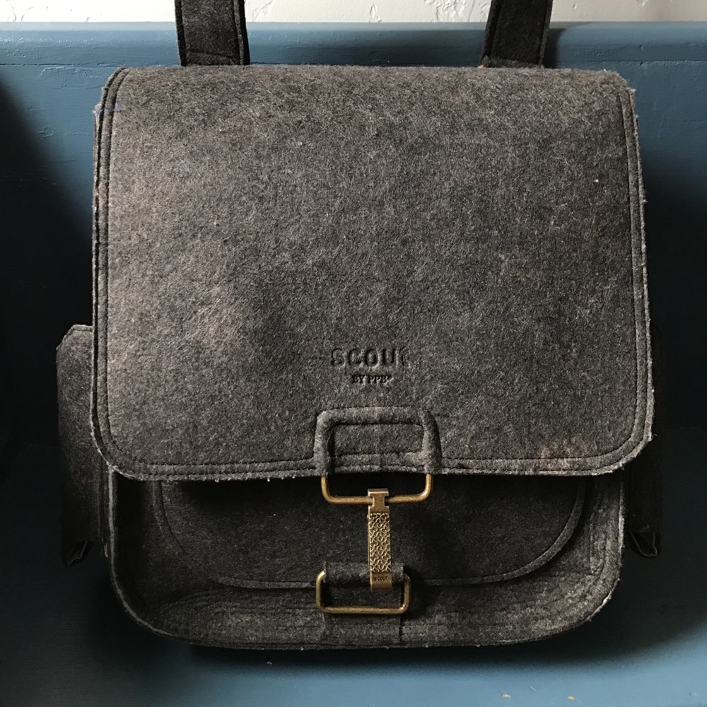 ***50% OFF*** Rarely used msngr style diaper bag!
