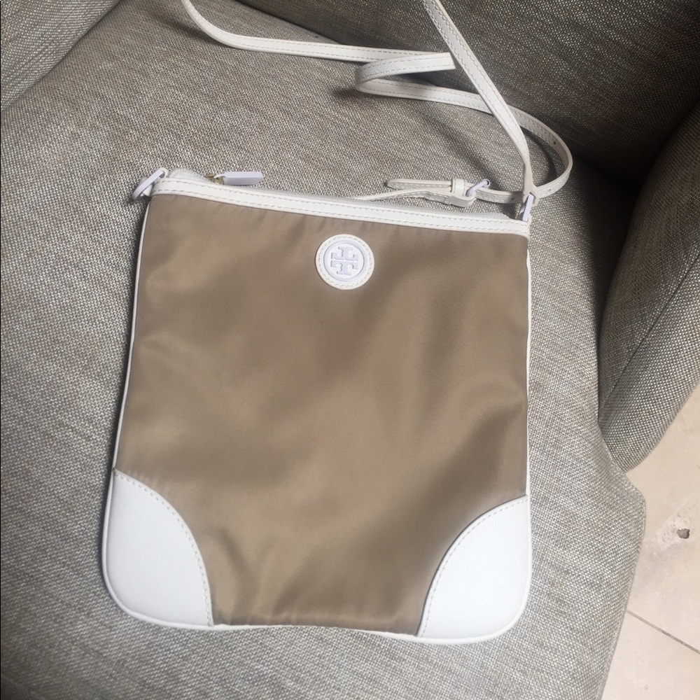Tory burch crossedbody bag  LOOKS LIKE NEW