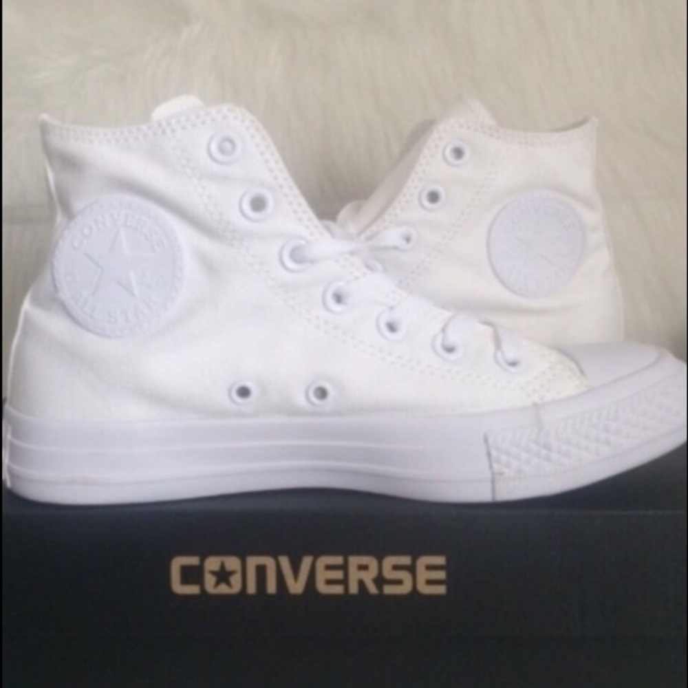 🎉1 HOUR SALE! CONVERSE Chuck Taylor WHITE SHOES - Picture 5 of 8