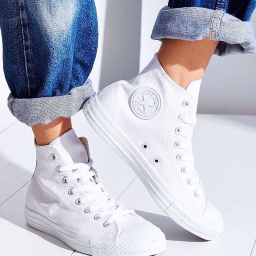 🎉1 HOUR SALE! CONVERSE Chuck Taylor WHITE SHOES - Picture 2 of 8