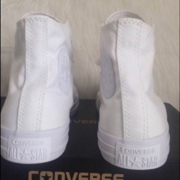 🎉1 HOUR SALE! CONVERSE Chuck Taylor WHITE SHOES - Picture 8 of 8