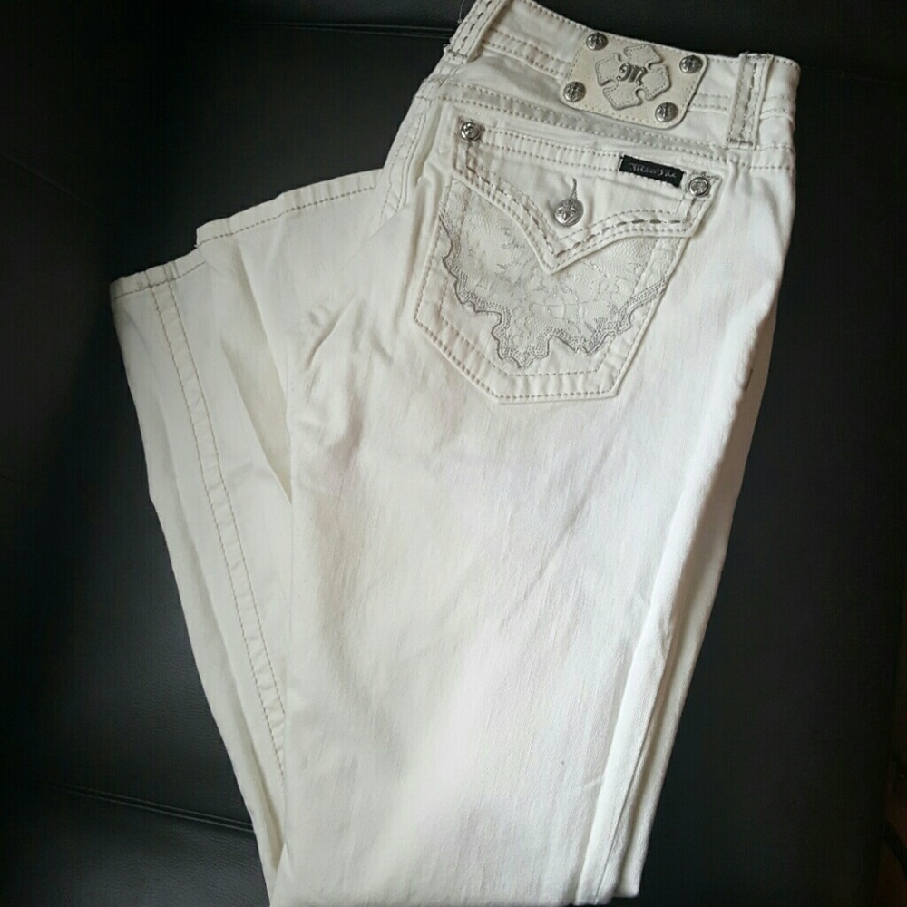 Embellished Miss Me skinny jeans!