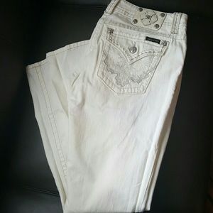 Embellished Miss Me skinny jeans!