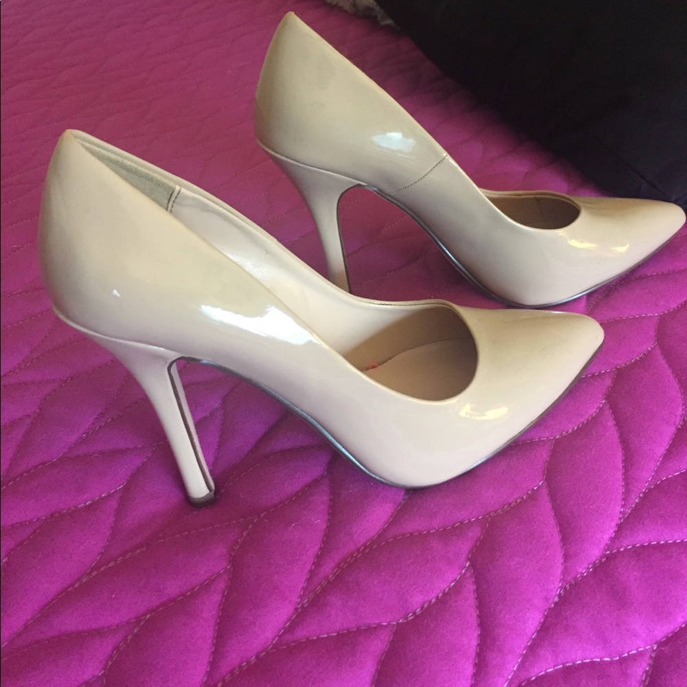 Nude pumps from Delicious