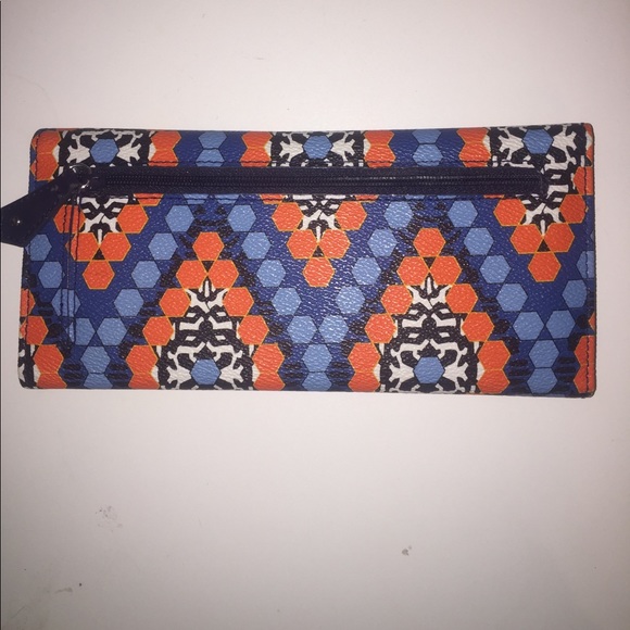 Vera Bradley Waller - Picture 3 of 3