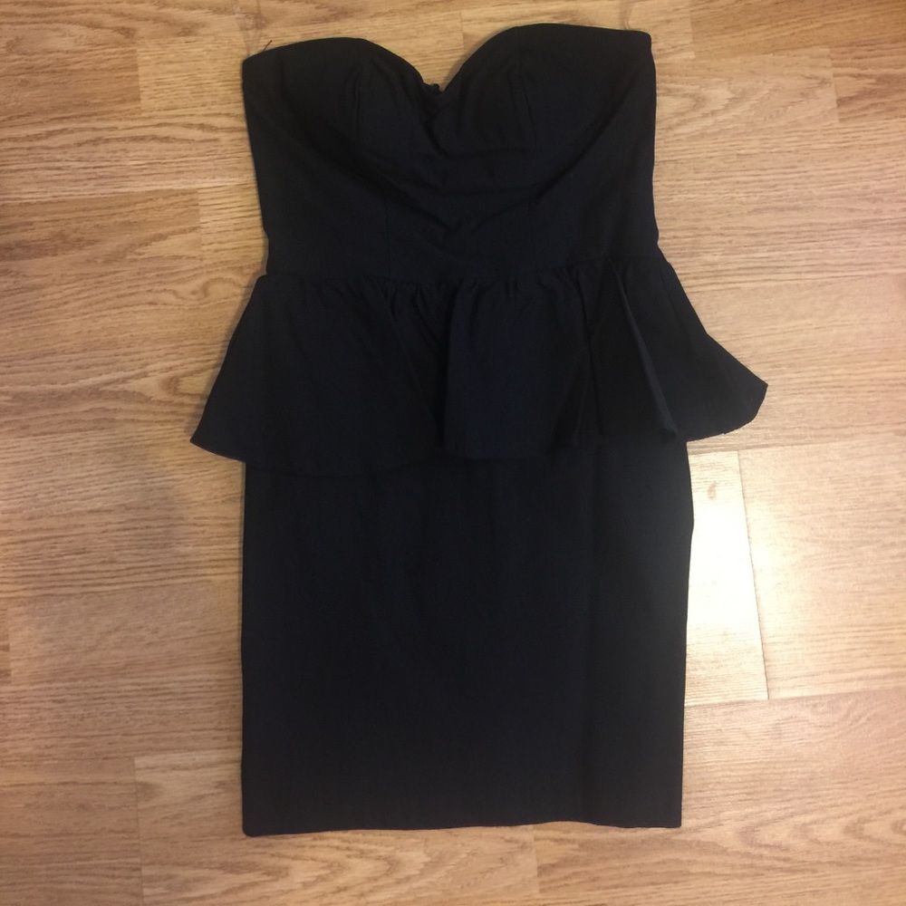 Small black strapless dress