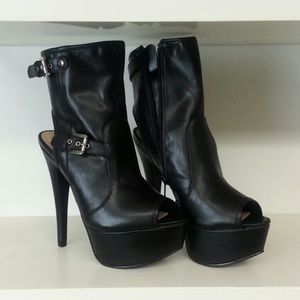 Womens Brand New Just Fab Blk High Heel Shoes !