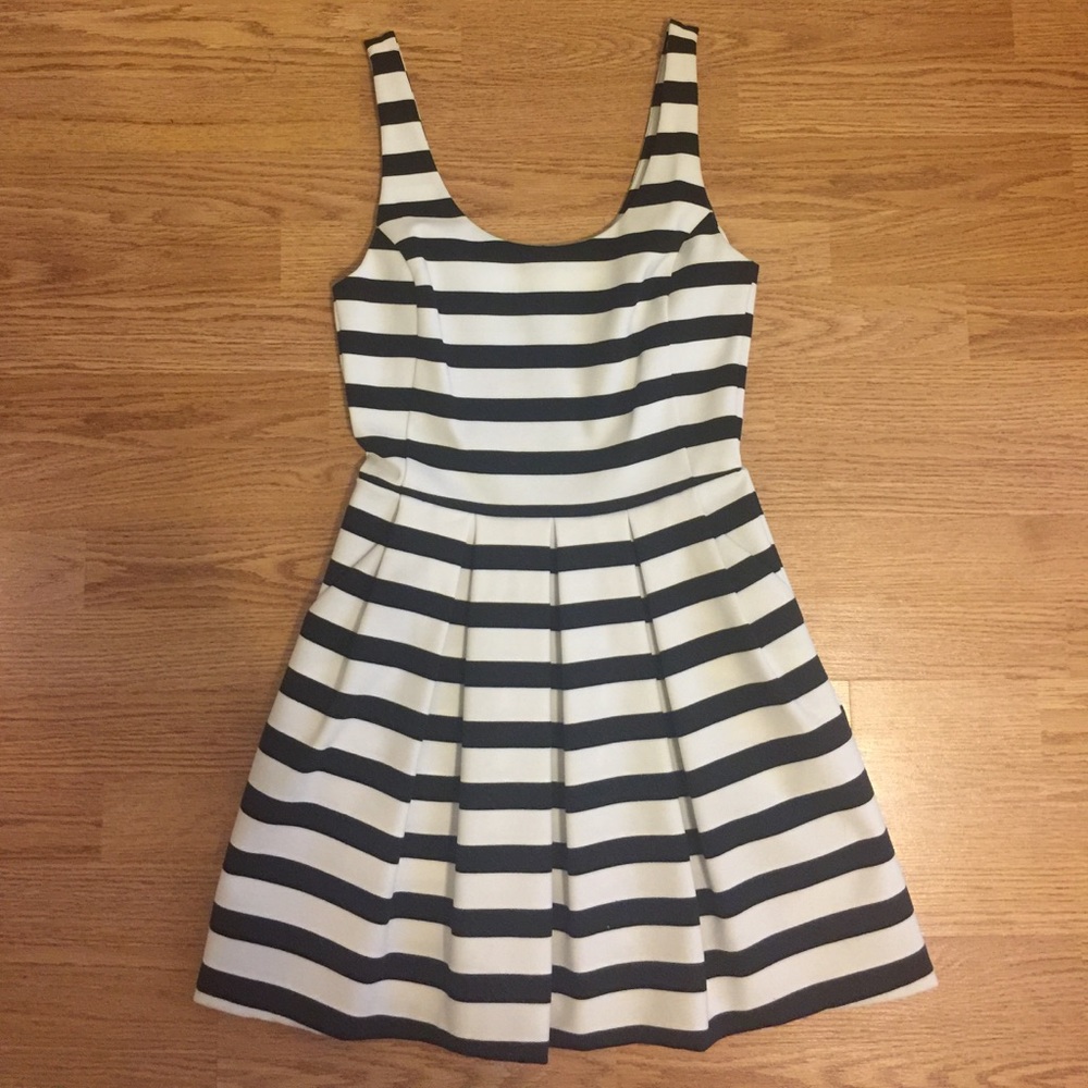 Stripped dress with pockets
