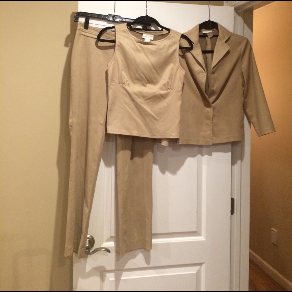 Pants suit