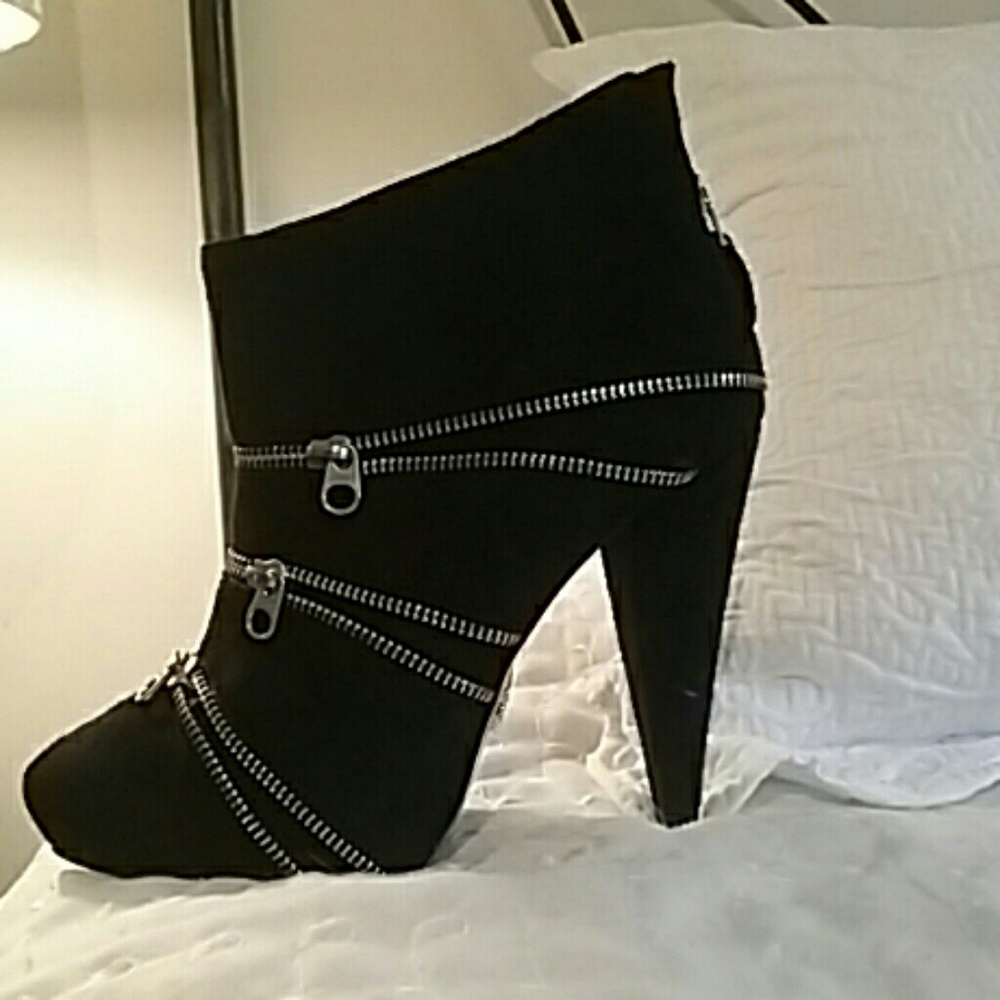 Pour La Victoire Booties