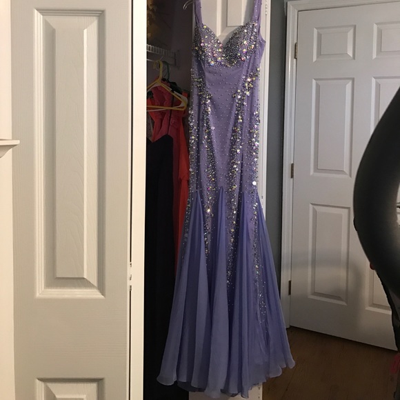 Prom dress - Picture 1 of 3