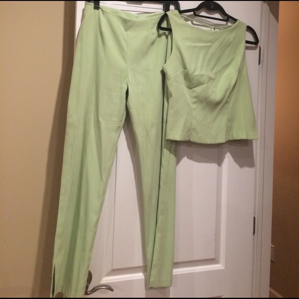 Pants suit