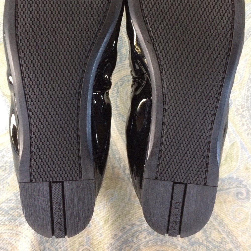 PRADA patent leather classic bow flats - Picture 3 of 7
