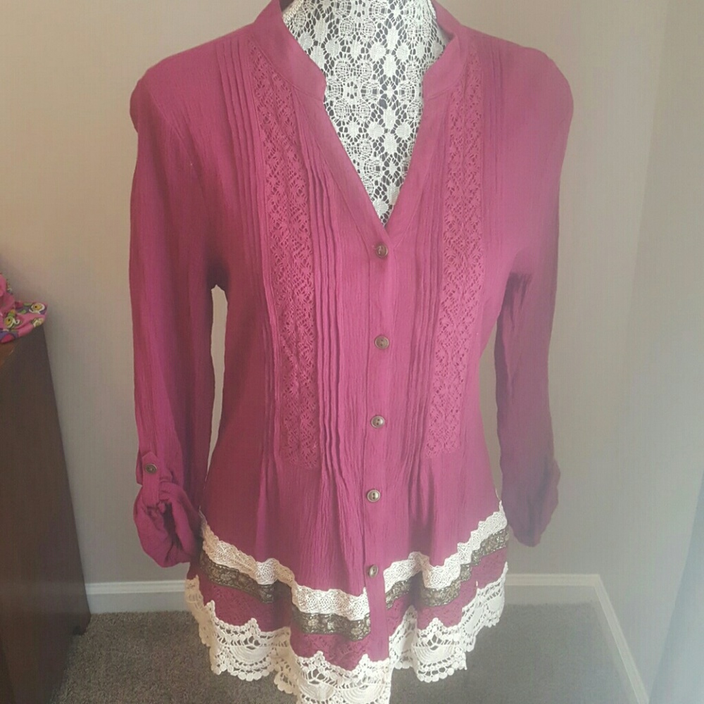 Size L Cranberry gauze like top, detail on bottom
