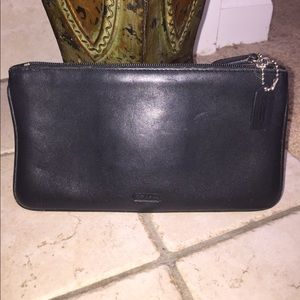 Vintage COACH black leather bagget!