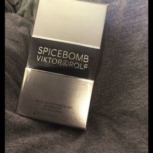 NIB Viktor & Rolf Spicebomb Eau de Toilette Men's